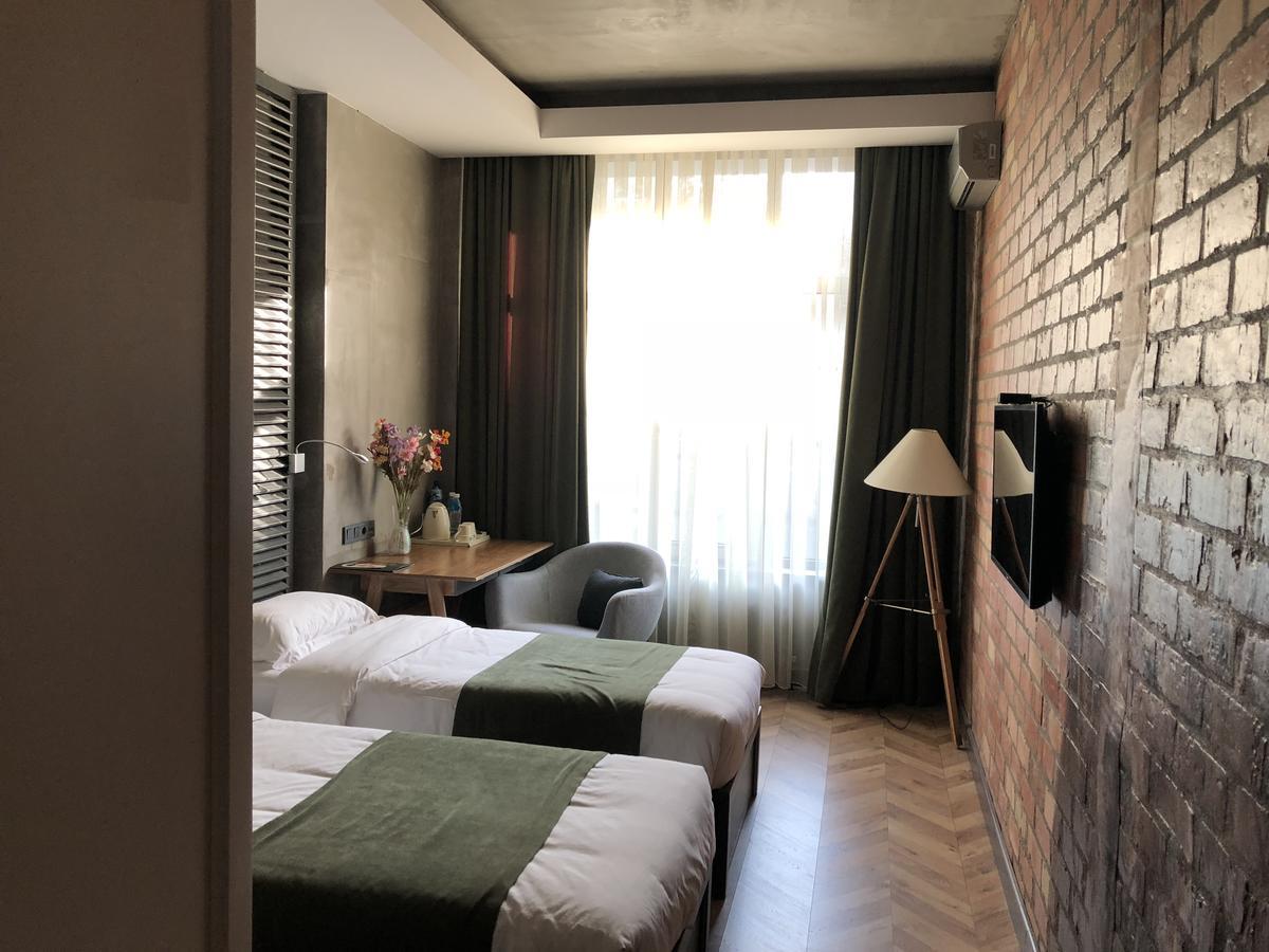 Bugu Hotel Biszkek Zewnętrze zdjęcie