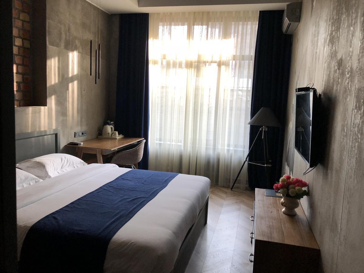 Bugu Hotel Biszkek Zewnętrze zdjęcie